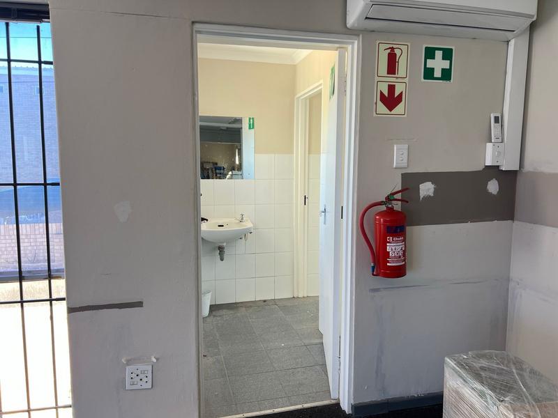 To Let commercial Property for Rent in Newton Park Eastern Cape